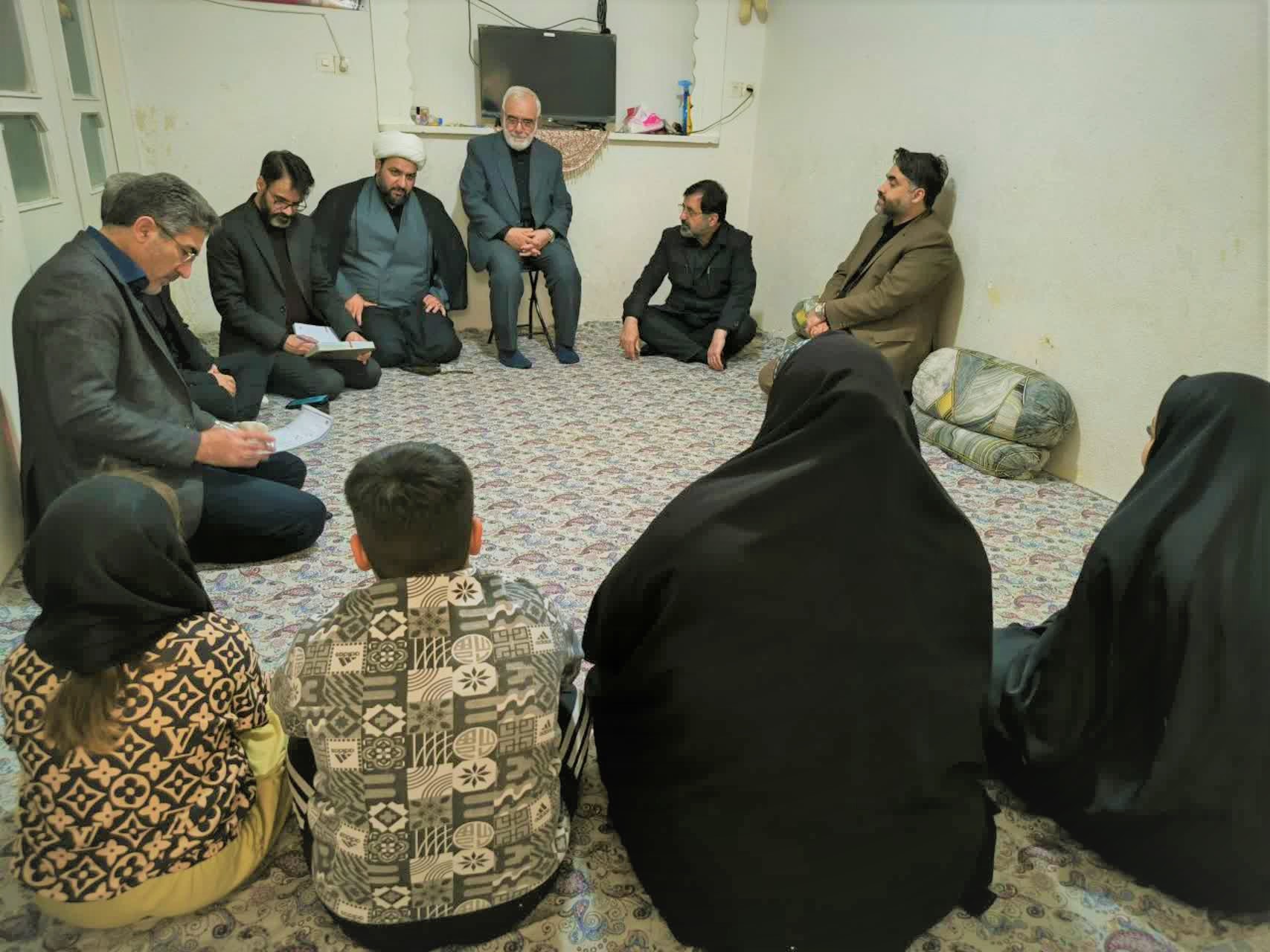 مشکلات دو خانوادۀ مددجوی کمیته امداد قم بررسی شد
